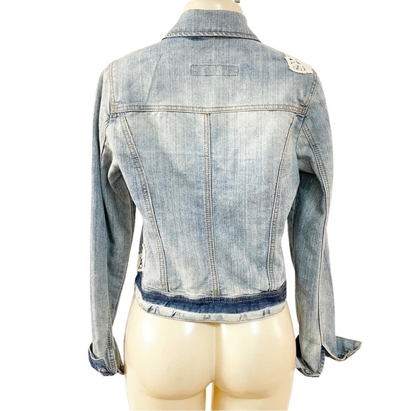 1st Kiss Blue Jean Distressed Denim Trucker Jacket Femme Cream Crochet Detailed - Picture 2 of 6